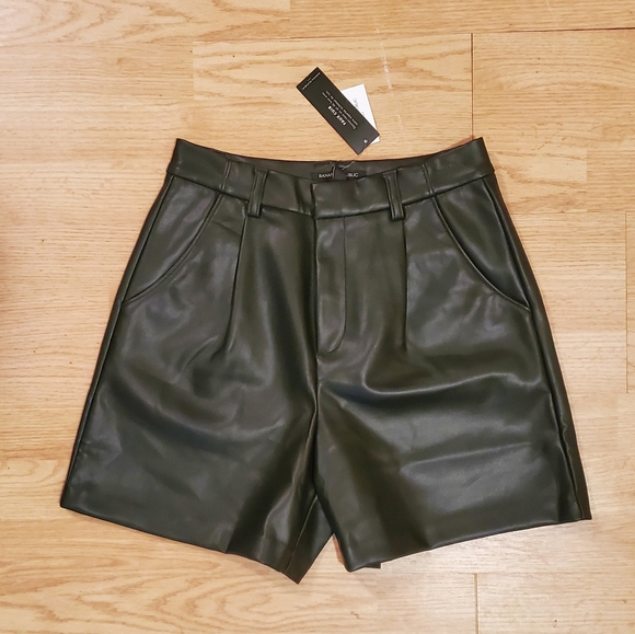 Banana Republic Pants - NWT BANANA REPUBLIC VEGAN LEATHER SHORTS SZ 4